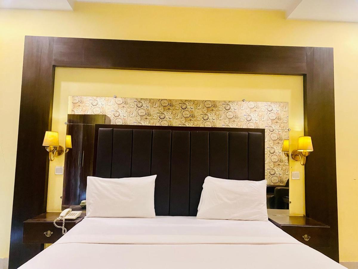Hotel Royal One มุลตาน ภายนอก รูปภาพ
