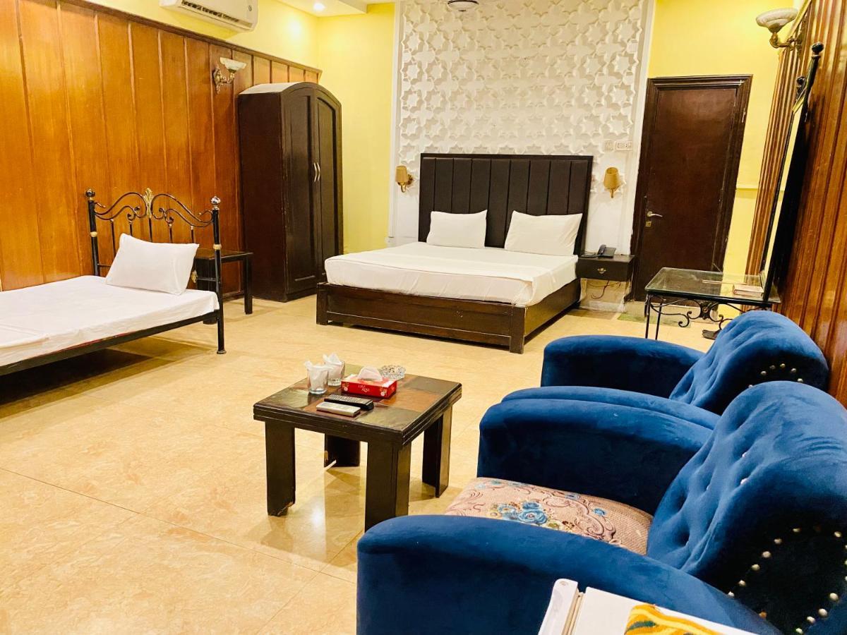 Hotel Royal One มุลตาน ภายนอก รูปภาพ