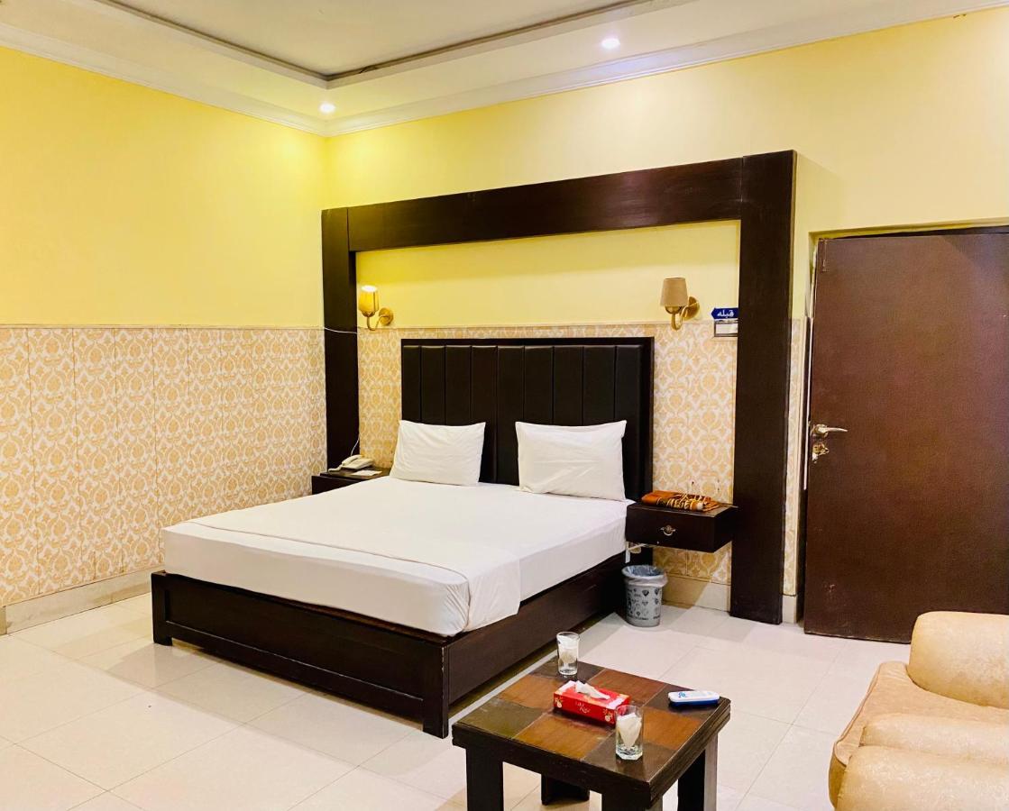 Hotel Royal One มุลตาน ภายนอก รูปภาพ